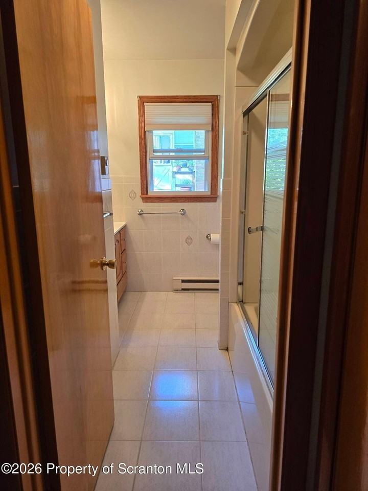 935 N Irving Ave - Photo 4 of 14