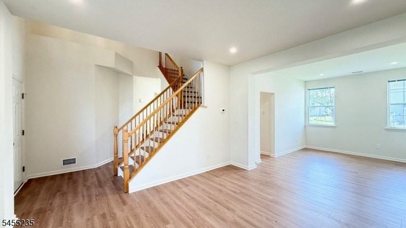 6 Joanne Ct - Photo 5 of 35