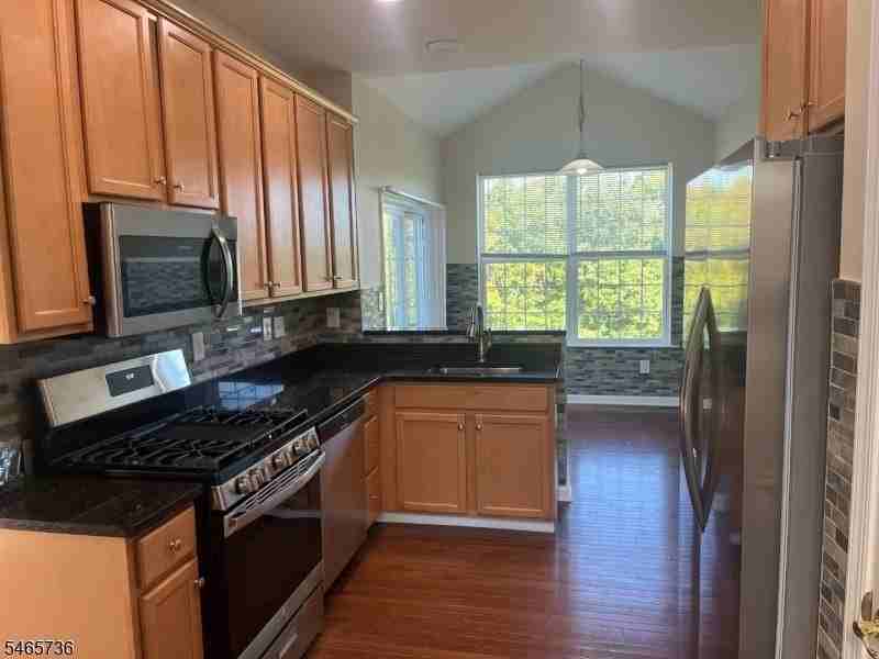 275 Winding Hill Dr - Photo 6 of 23