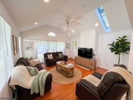 featured image of 10 Jensen Ct