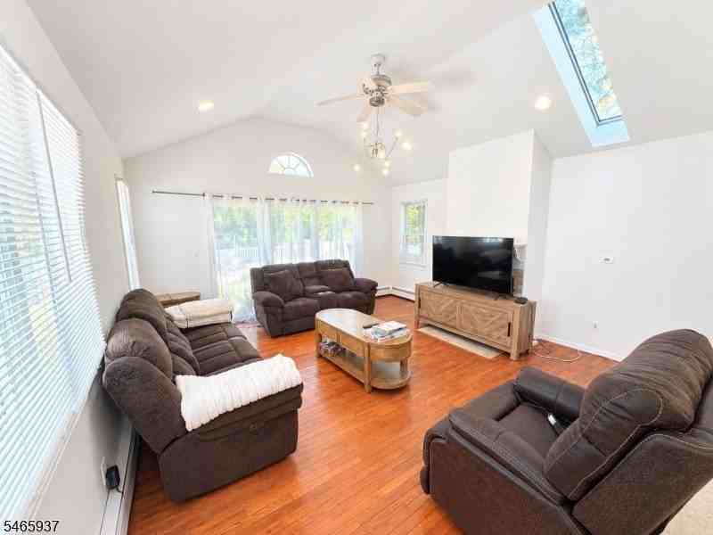 10 Jensen Ct - Photo 2 of 25