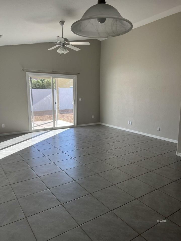 1539 E Whirlwind Way - Photo 6 of 9