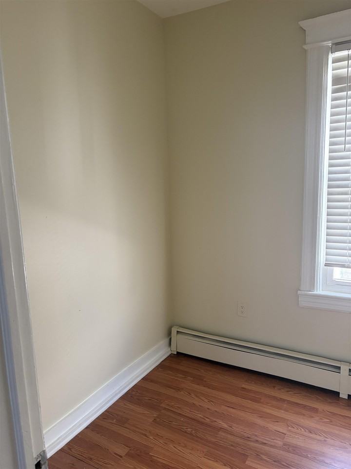165 W 20th St #2 - Photo 3 of 15