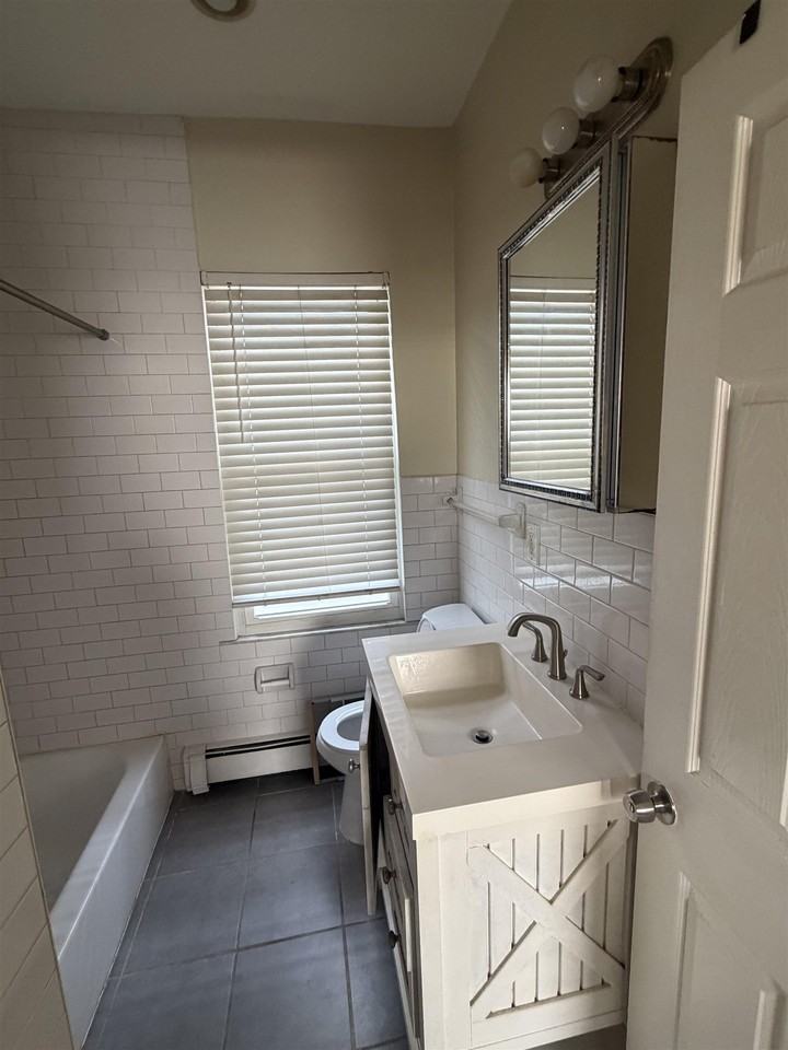 165 W 20th St #2 - Photo 6 of 15