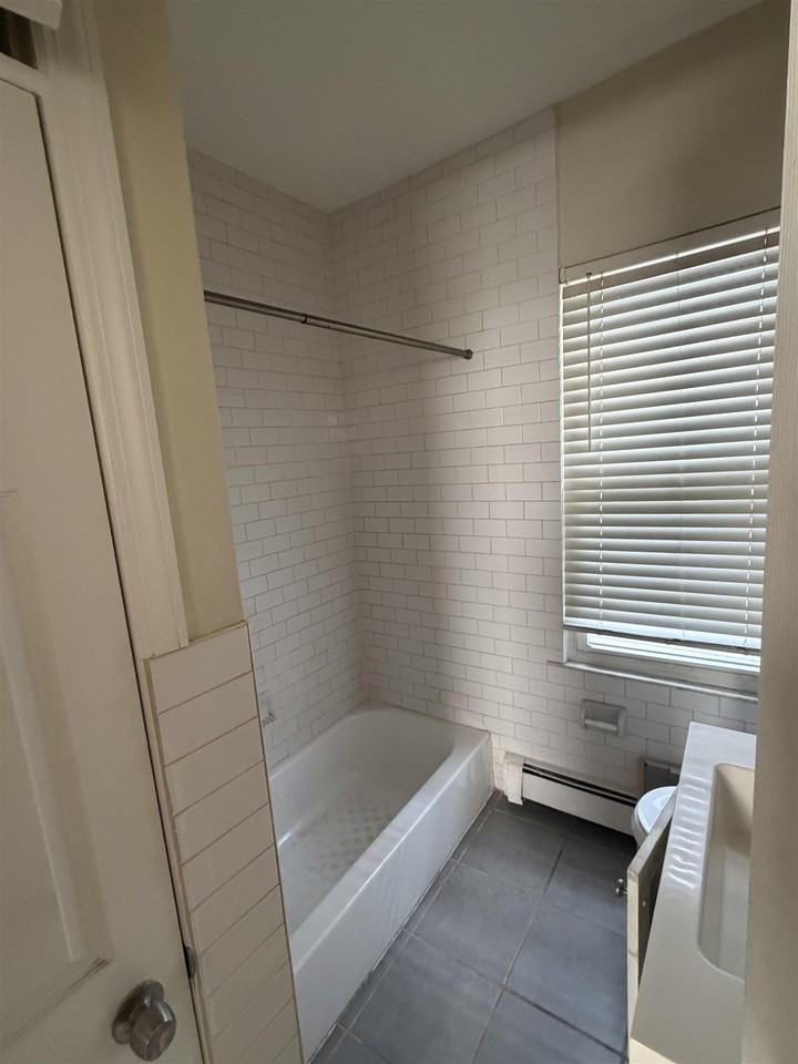 165 W 20th St #2 - Photo 7 of 15