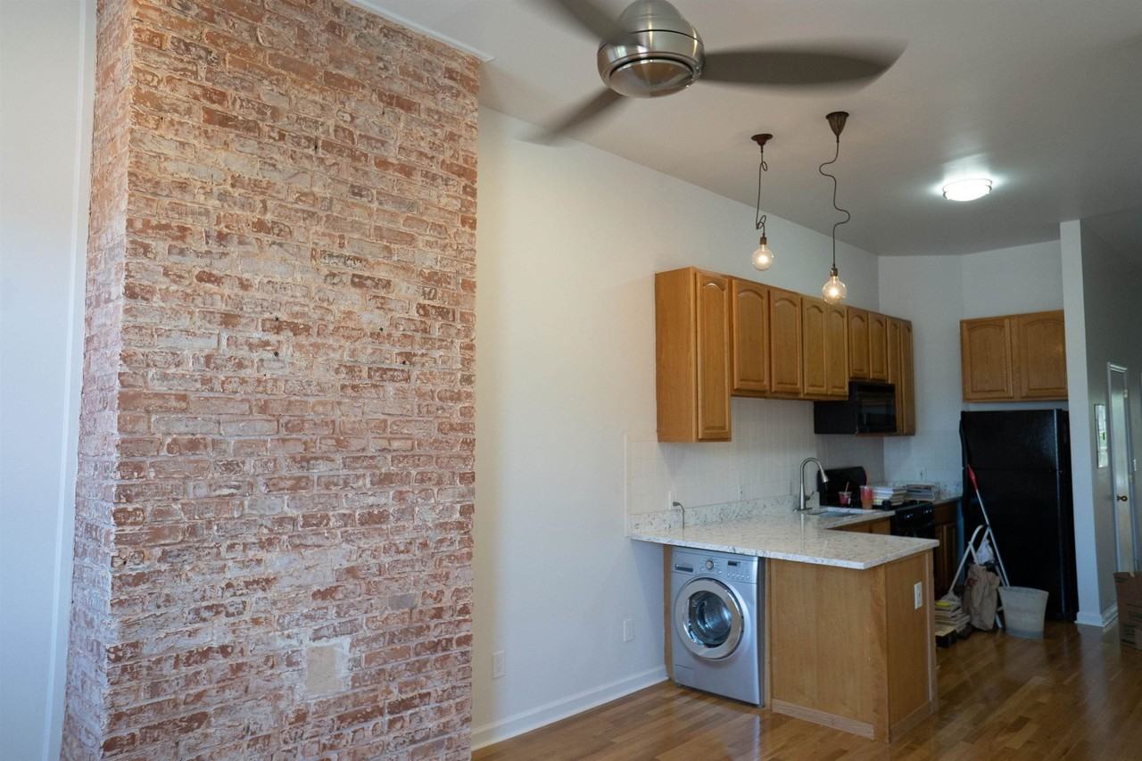 211 Adams St #7 - Photo 3 of 35