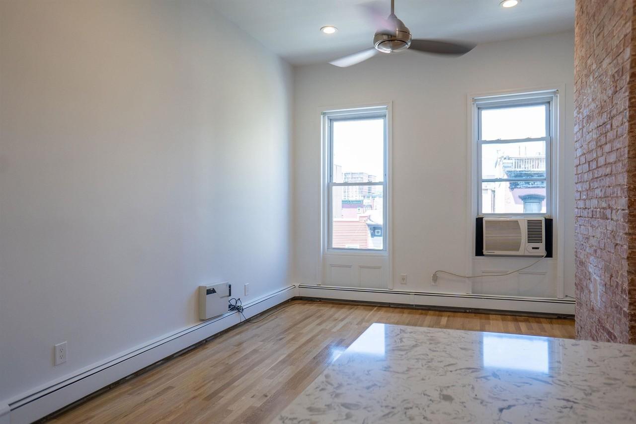 211 Adams St #7 - Photo 5 of 35