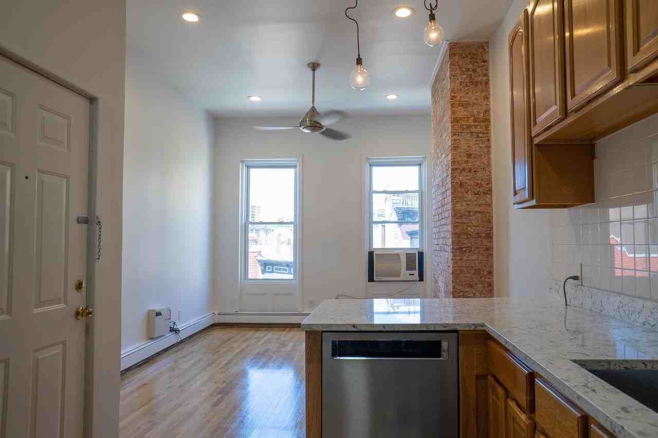 211 Adams St #7 - Photo 6 of 35