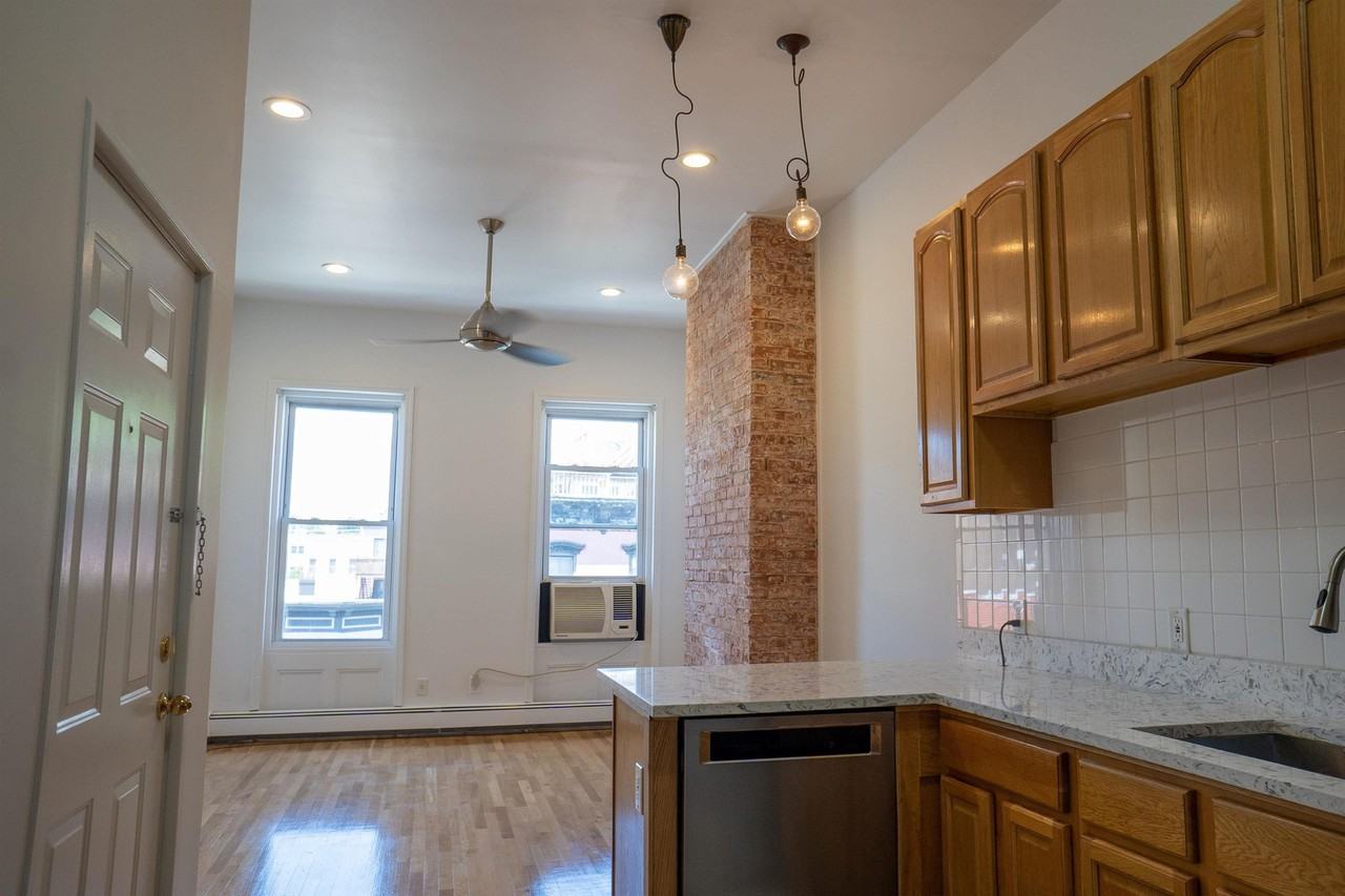 211 Adams St #7 - Photo 7 of 35