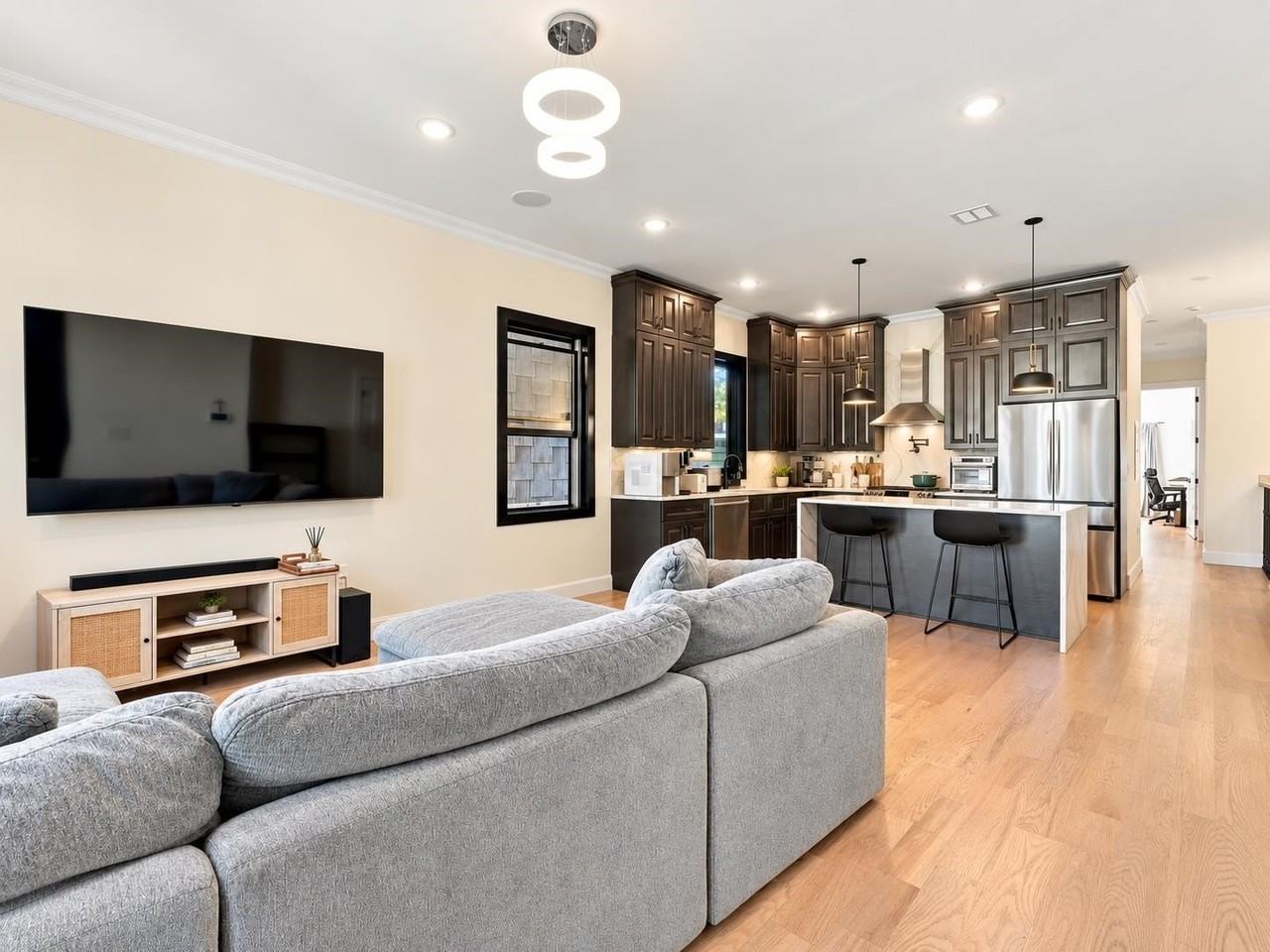 129 Poplar St #1 - Photo 3 of 32
