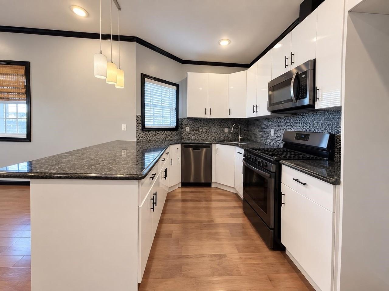 56 E 48th St #1 - Photo 2 of 12