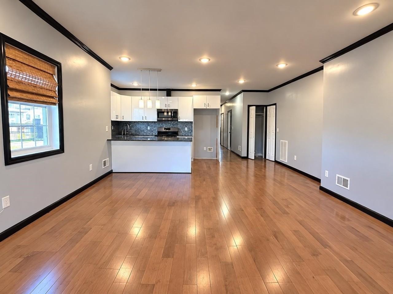 56 E 48th St #1 - Photo 4 of 12