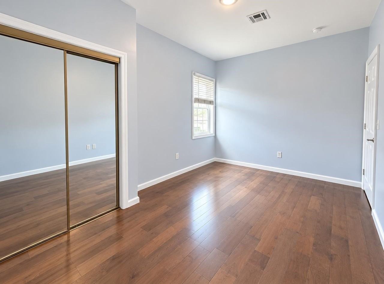 56 E 48th St #1 - Photo 7 of 12