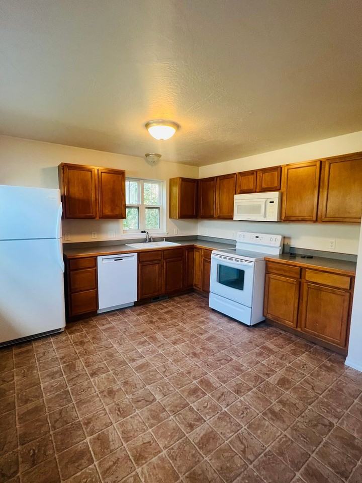 1420 Stoddard St #E - Photo 7 of 13