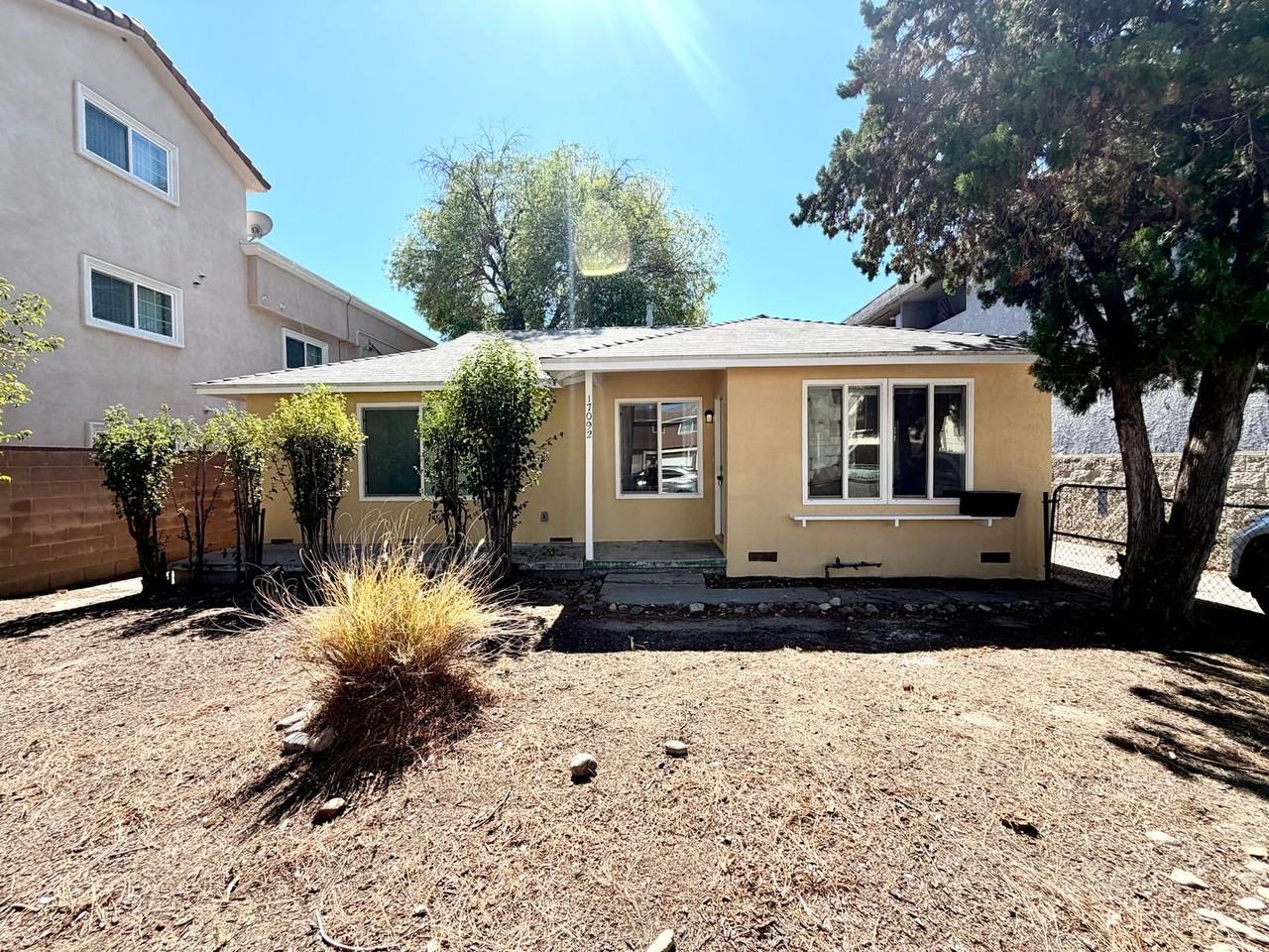 17092 Chatsworth St - Photo 2 of 24