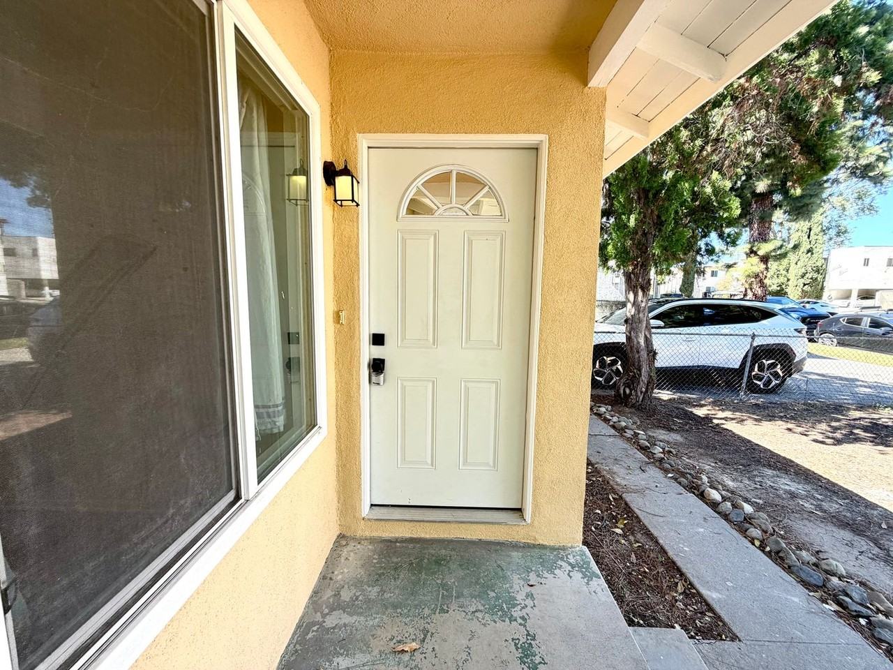17092 Chatsworth St - Photo 3 of 24