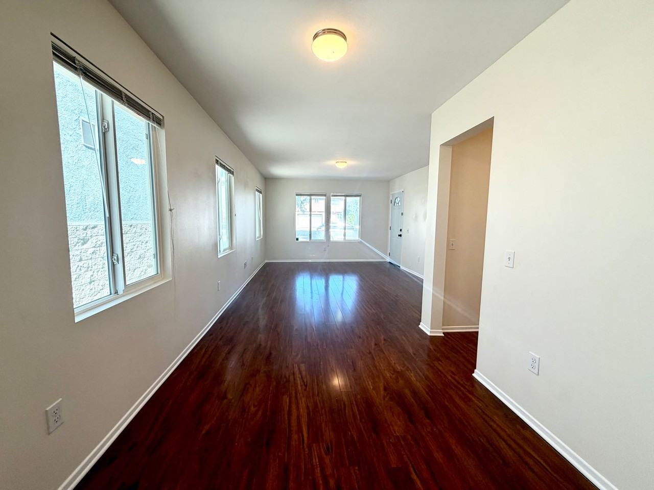 17092 Chatsworth St - Photo 4 of 24