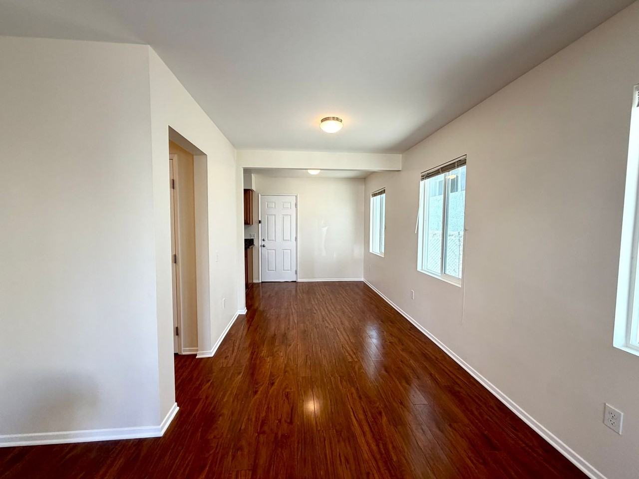 17092 Chatsworth St - Photo 5 of 24