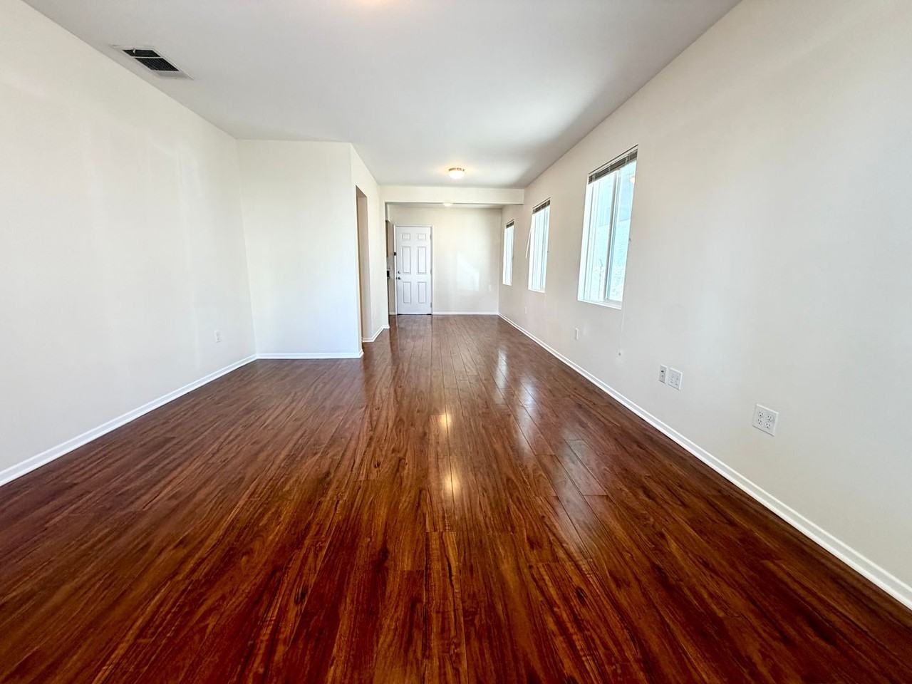 17092 Chatsworth St - Photo 6 of 24