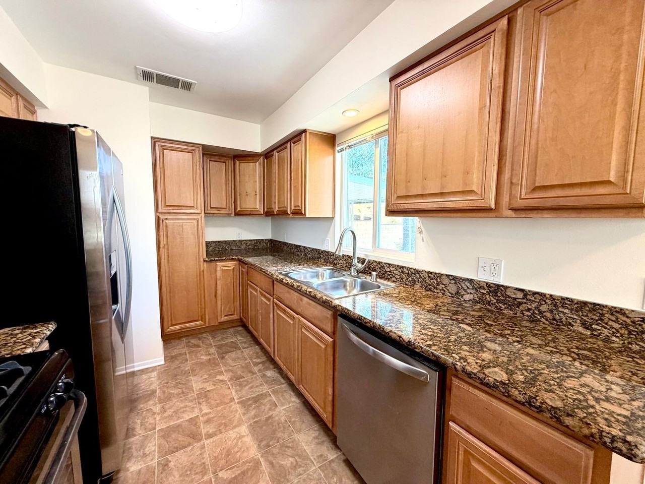 17092 Chatsworth St - Photo 7 of 24
