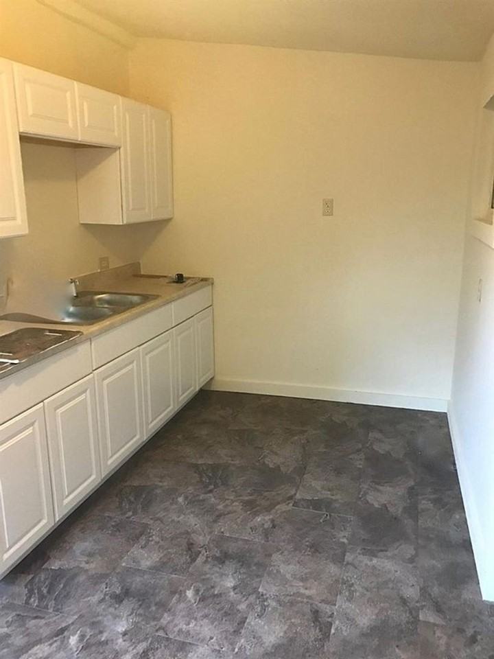 2324 Sauer Ave - Photo 3 of 3