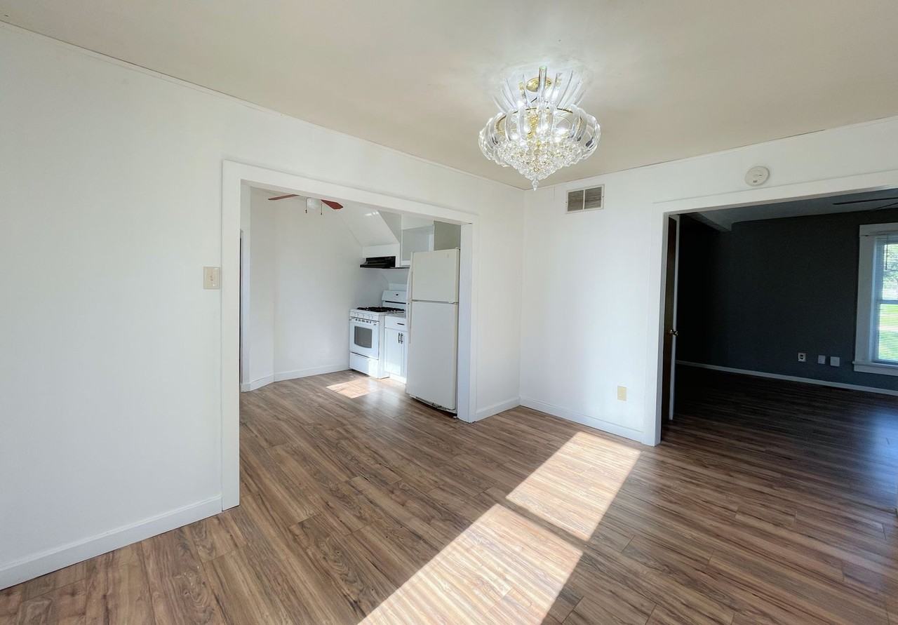 107 W Avenue A - Photo 4 of 20