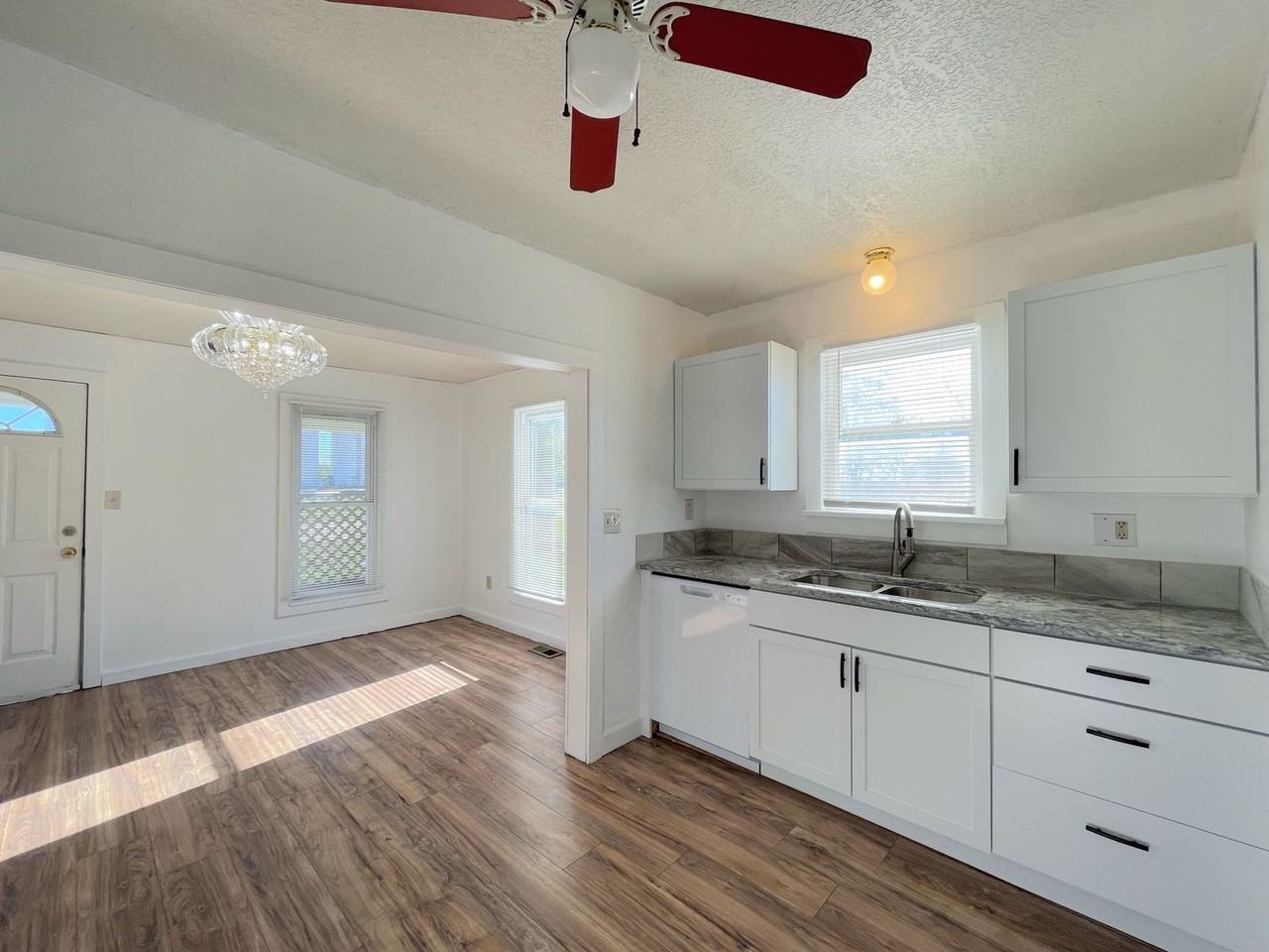 107 W Avenue A - Photo 7 of 20