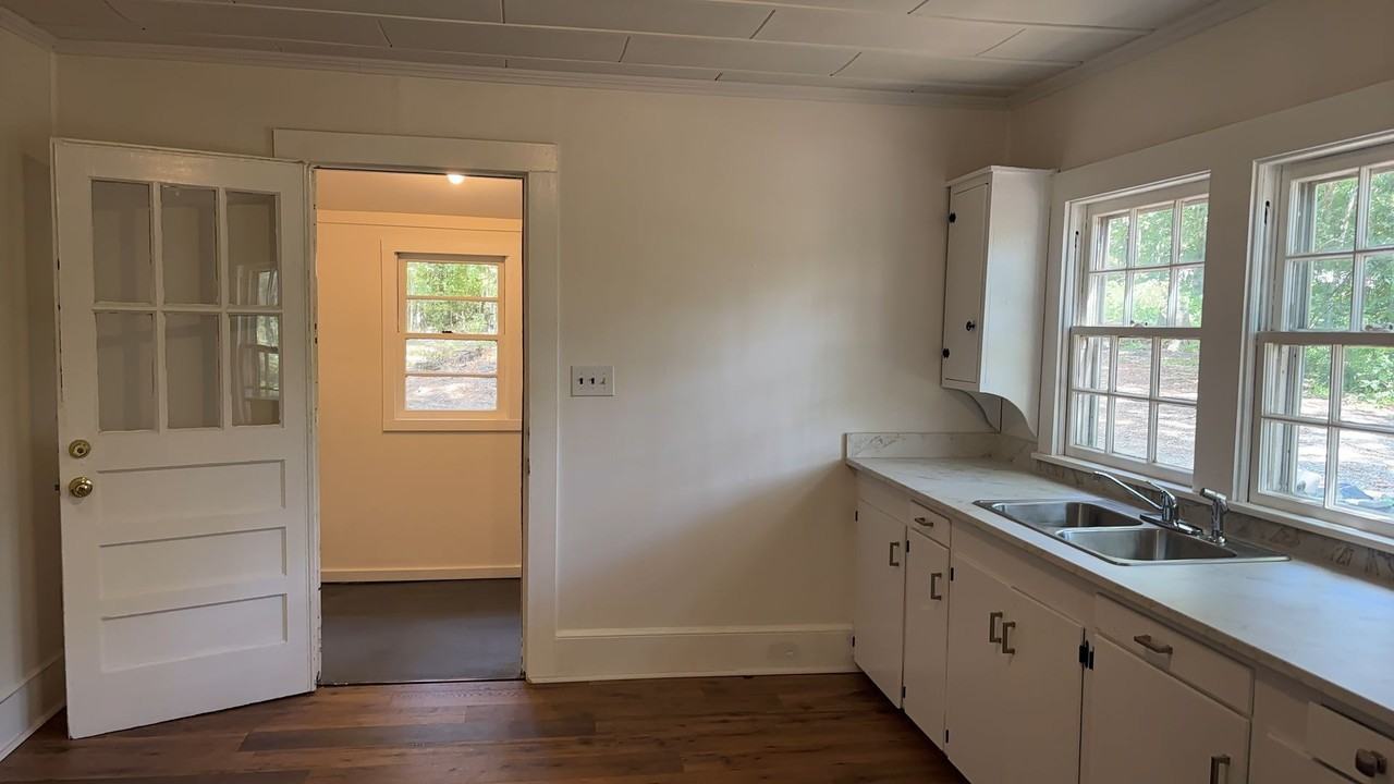 1512 W Warren St - Photo 2 of 15