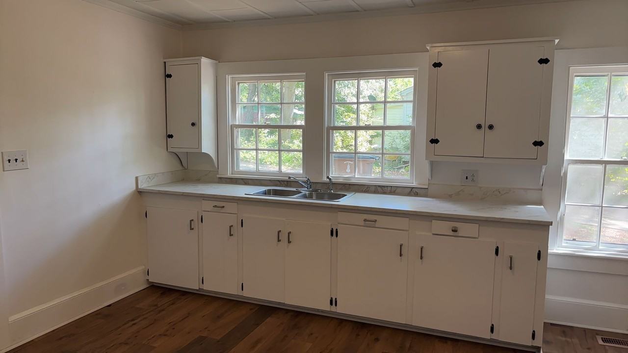 1512 W Warren St - Photo 3 of 15