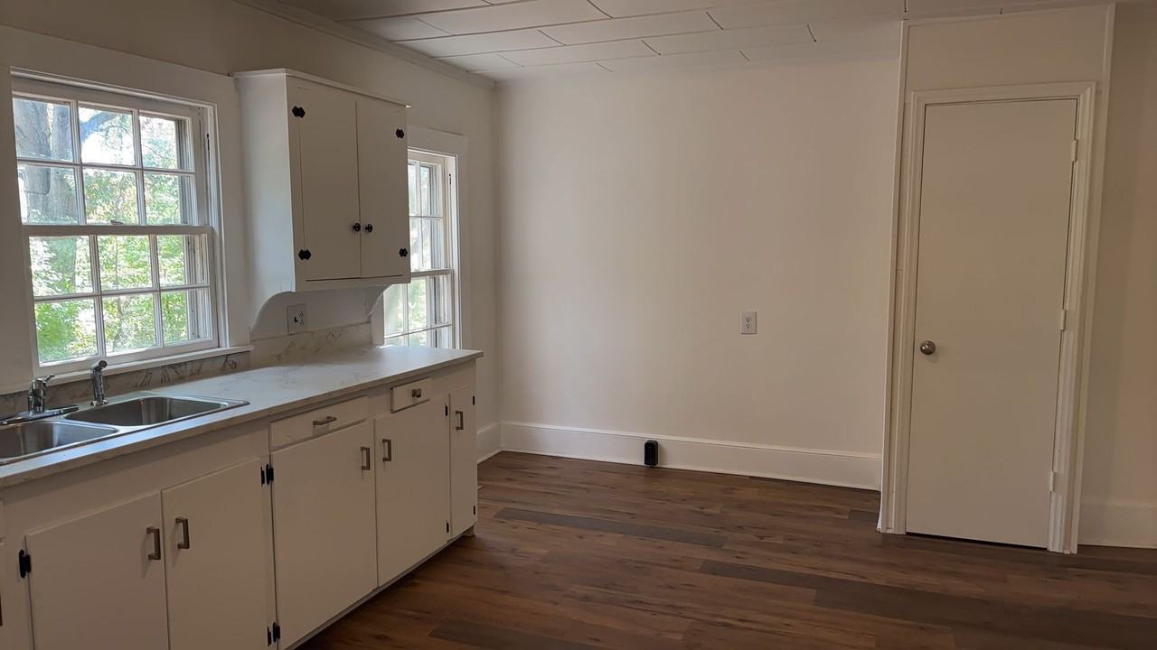 1512 W Warren St - Photo 4 of 15