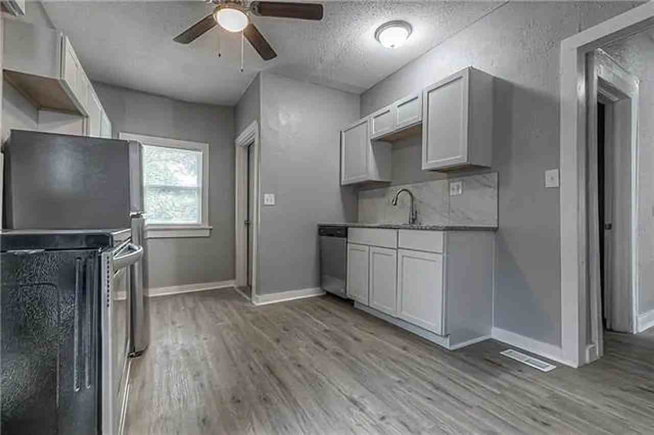 5823 Prospect Ave - Photo 7 of 18