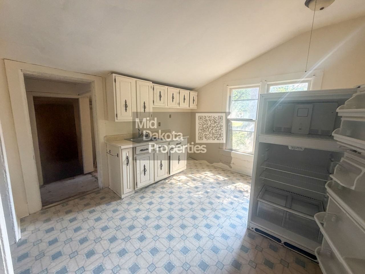 614 W 9th Ave - Photo 3 of 8