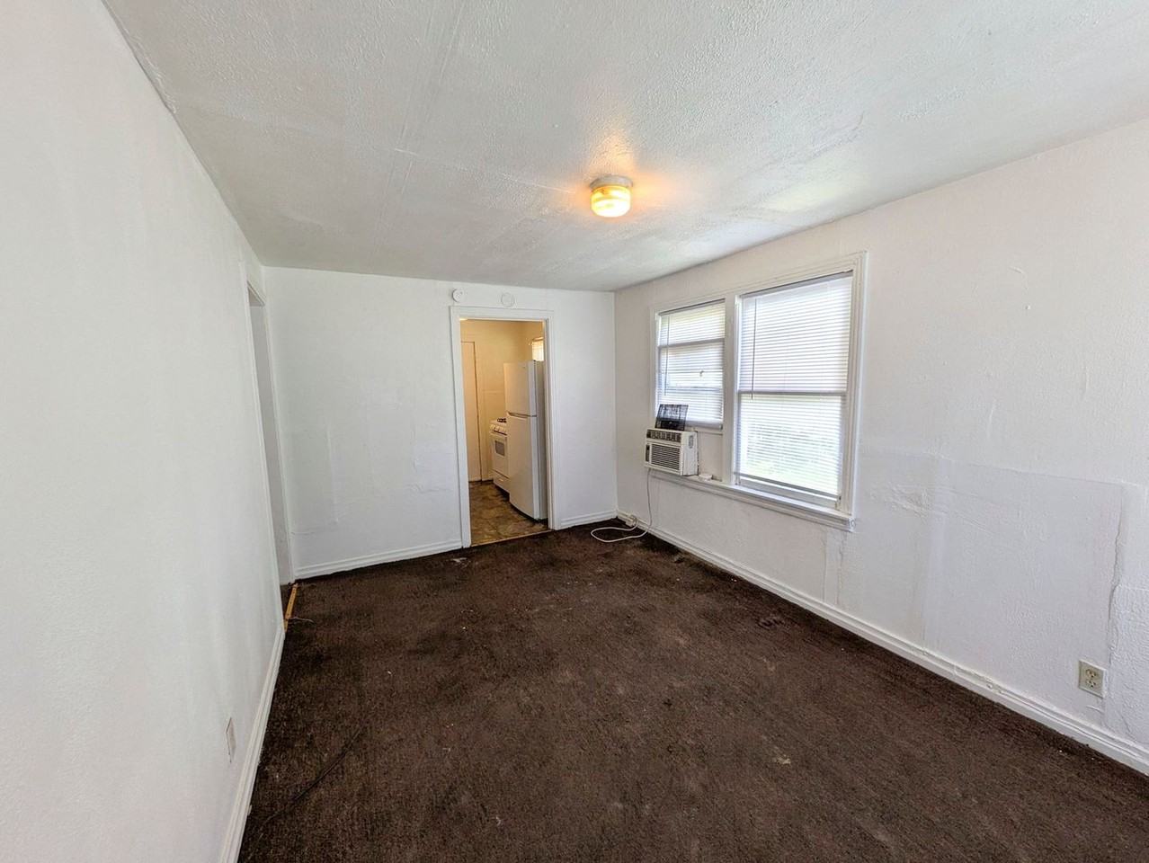 4770 Kenneth Ave - Photo 3 of 11