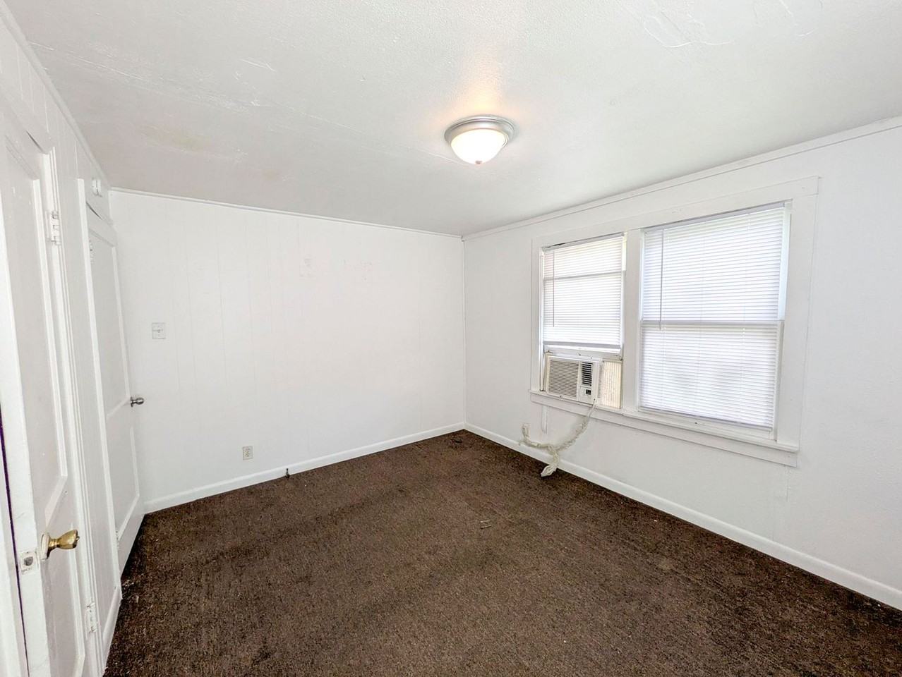 4770 Kenneth Ave - Photo 7 of 11