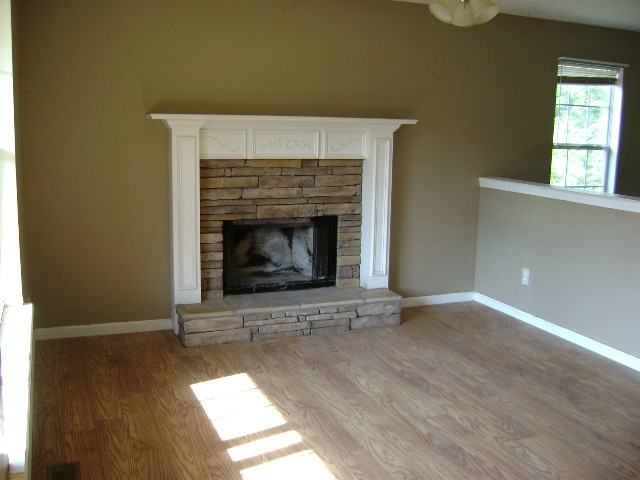 564 Rustin Dr - Photo 2 of 5