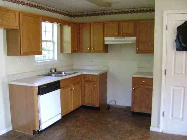 564 Rustin Dr - Photo 3 of 5