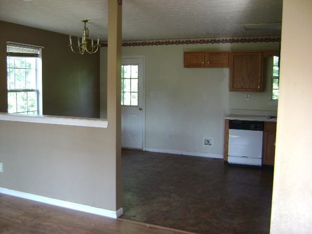 564 Rustin Dr - Photo 4 of 5