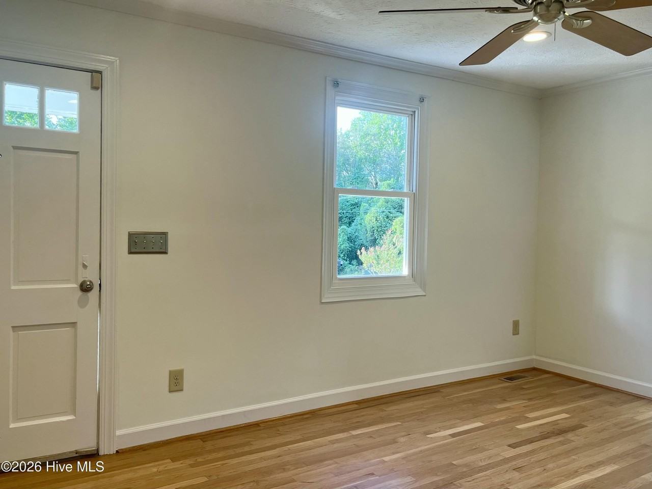 529 W Chapin Rd - Photo 5 of 38