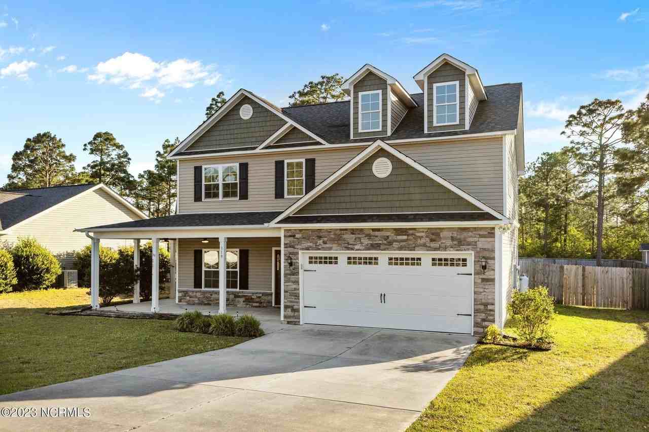 319 Inverness Dr - Photo 2 of 41
