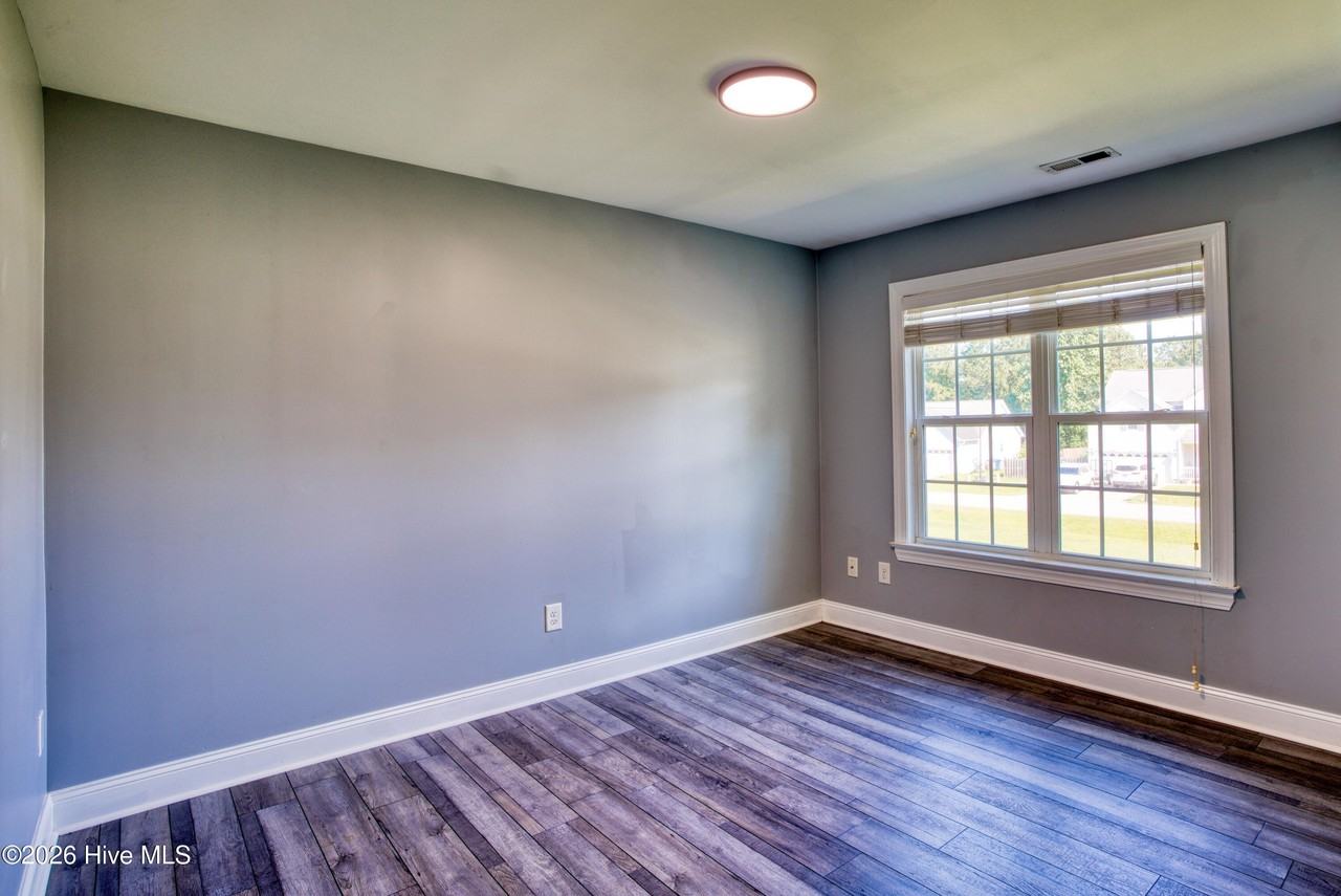 112 Sparkling Brook Way - Photo 2 of 38