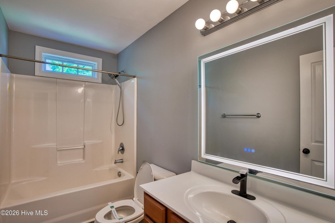 112 Sparkling Brook Way - Photo 3 of 38
