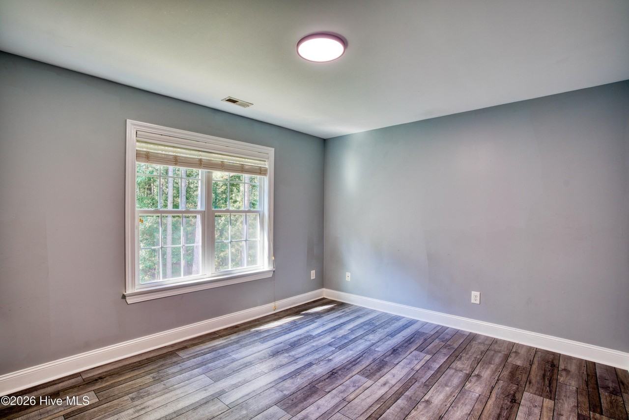 112 Sparkling Brook Way - Photo 4 of 38