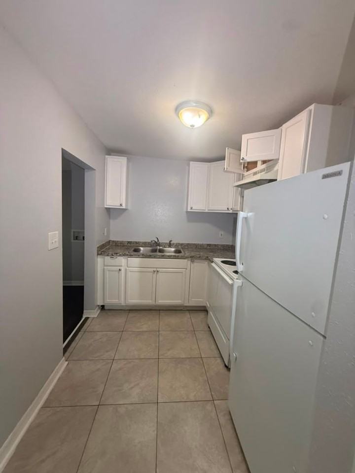 3232 Dillon St - Photo 7 of 18