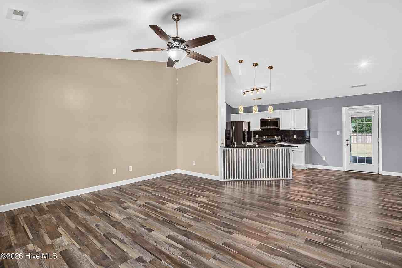 114 Eagle Ridge Dr - Photo 6 of 33