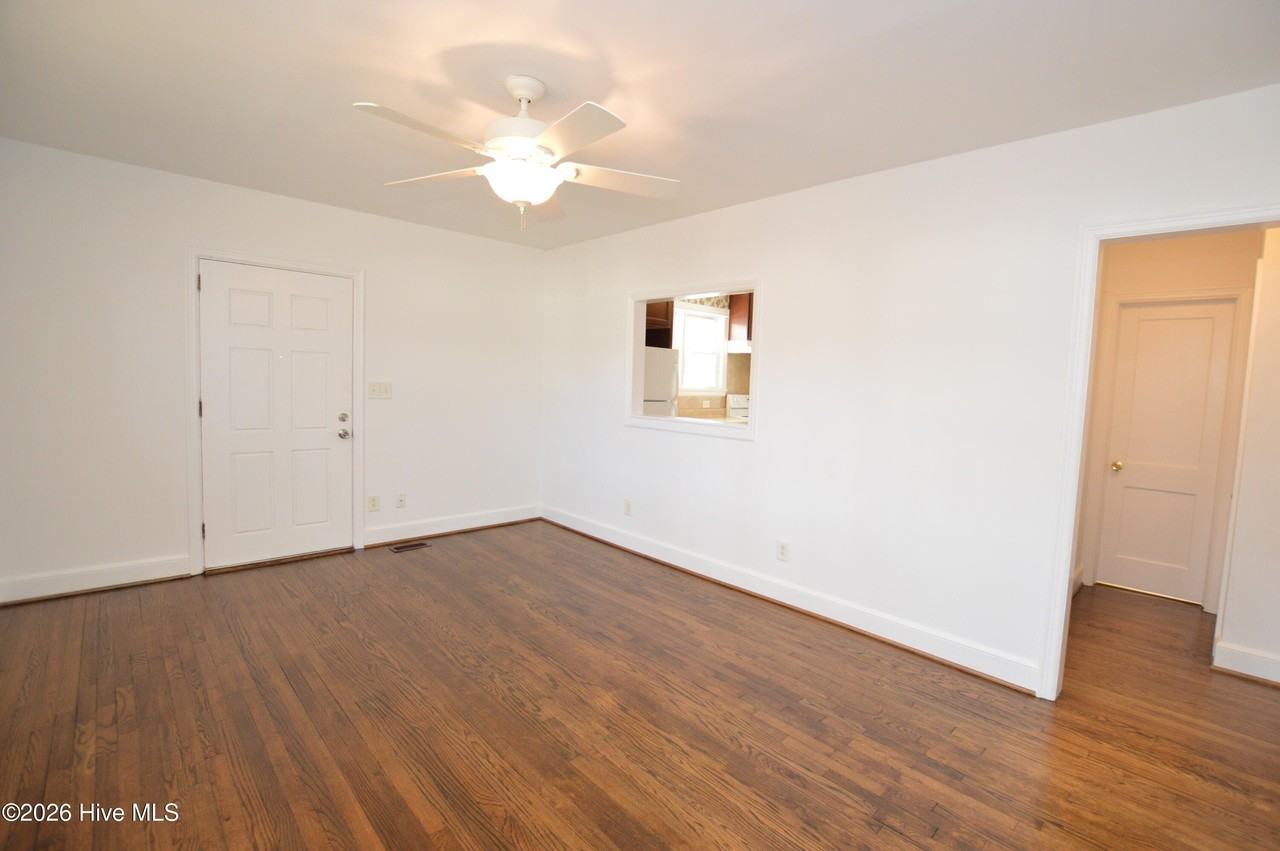 500 Sherwood Rd - Photo 4 of 17