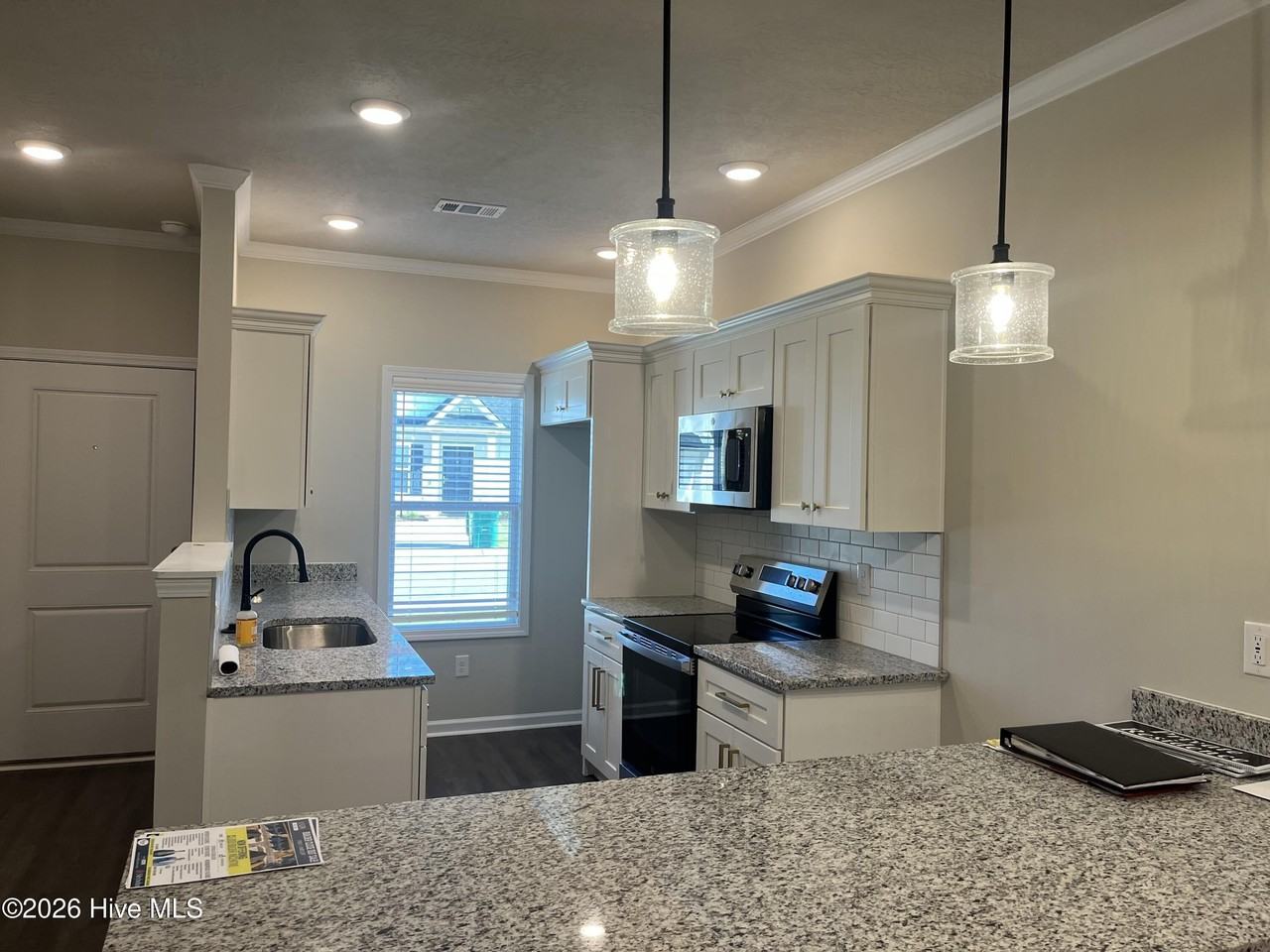 5067 Samuel Rd - Photo 3 of 16