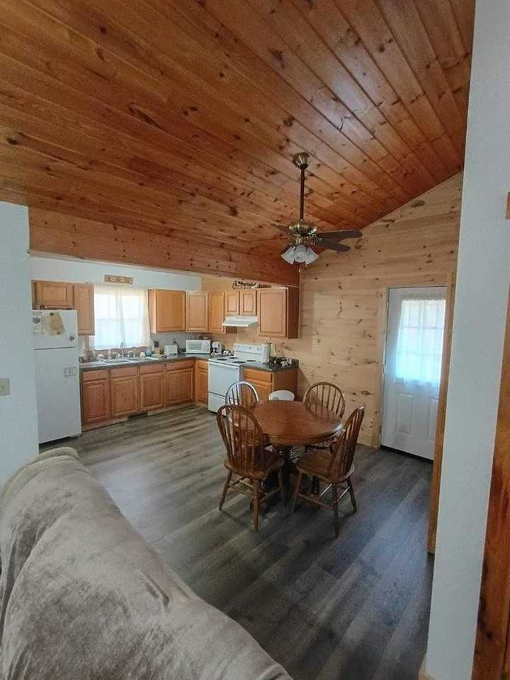 220 Nellie Cir - Photo 2 of 8