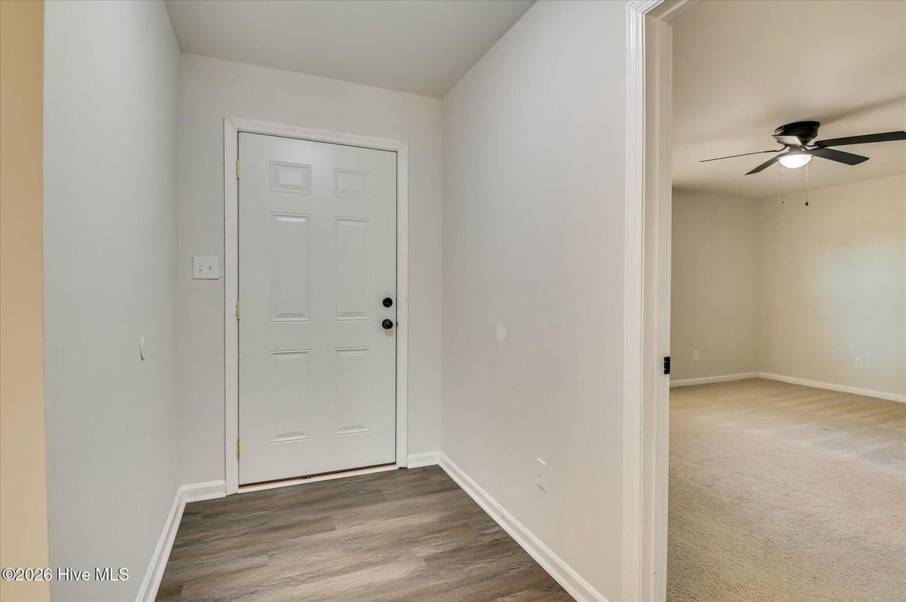 280 Maywood Dr - Photo 5 of 34