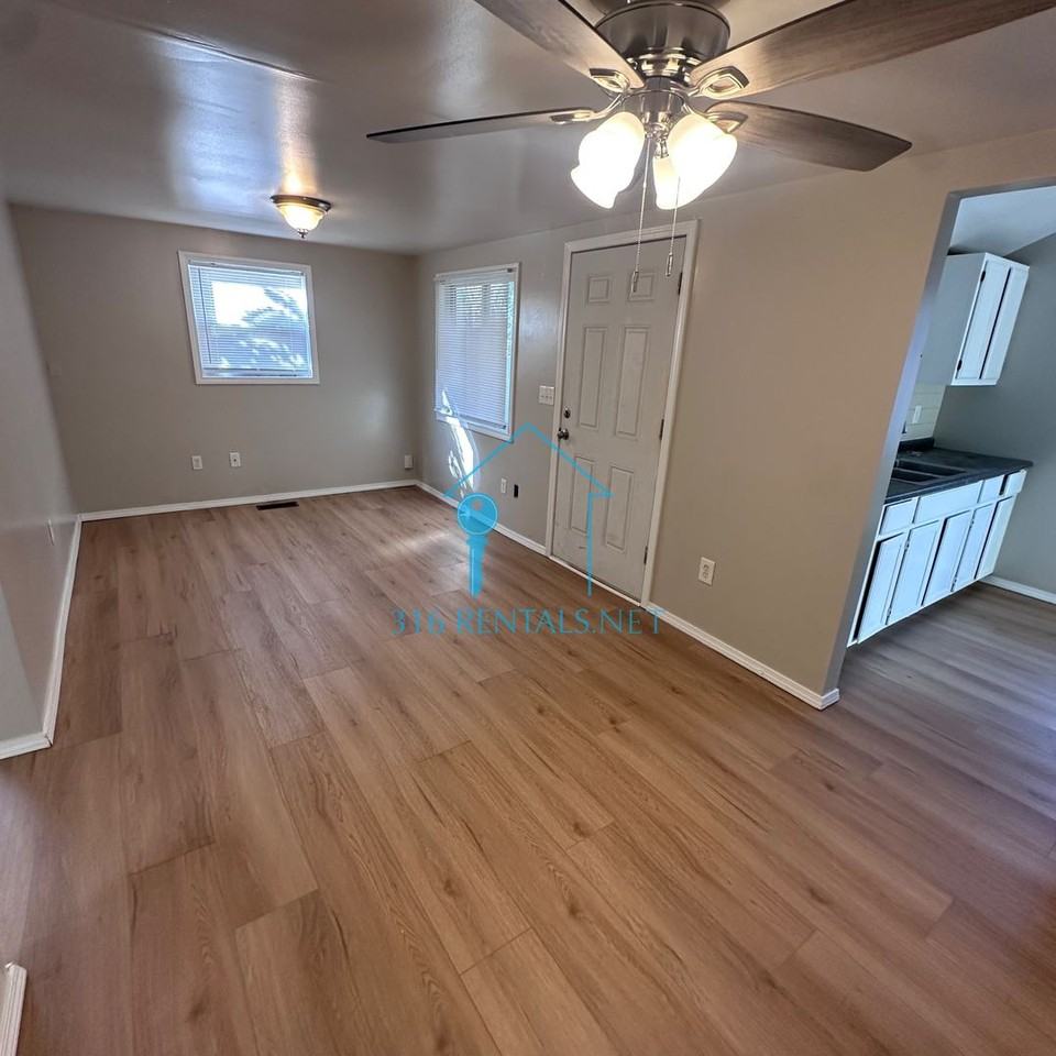 1428 1/2 W Harry St - Photo 4 of 14