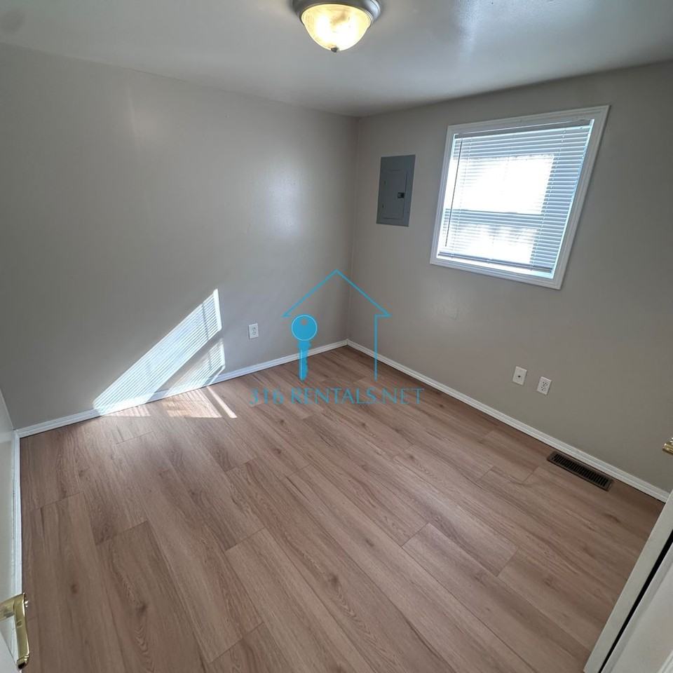 1428 1/2 W Harry St - Photo 6 of 14